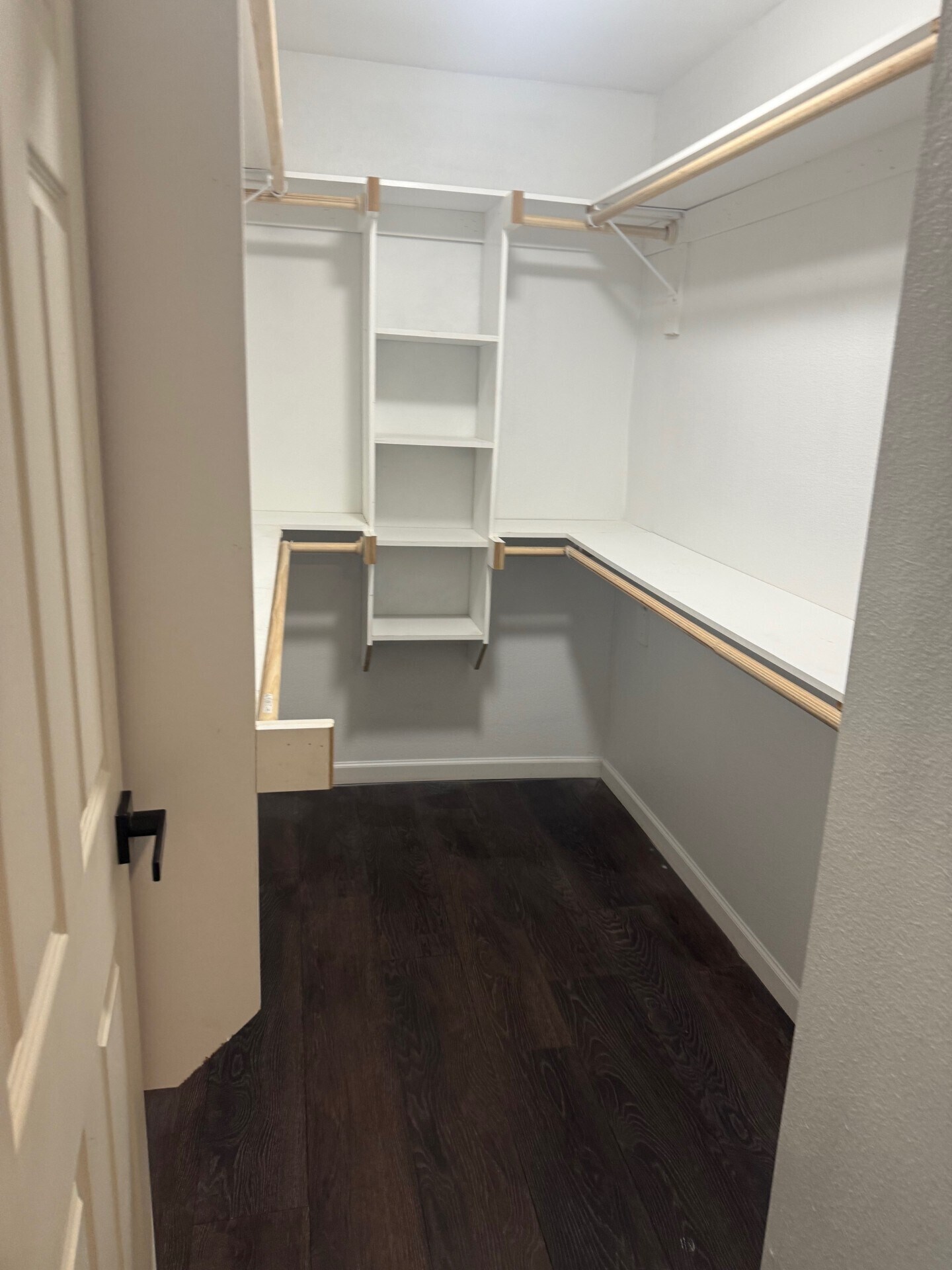 Building Photo - 7215 Holly Hill Dr