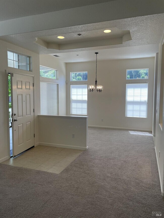Building Photo - 201 Spur Ridge Ln