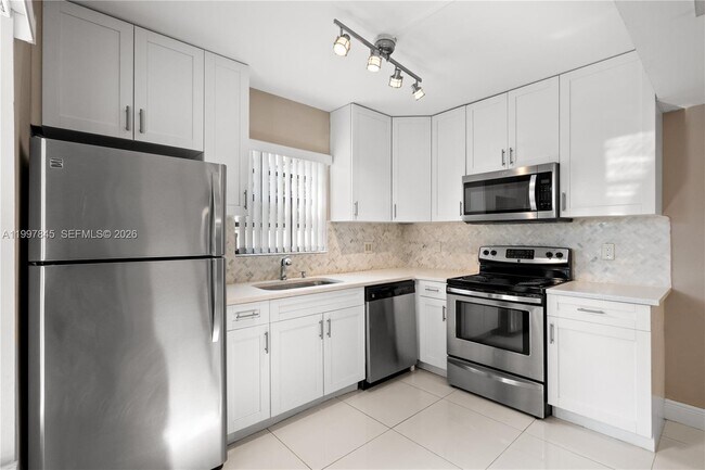 Building Photo - 6211 SW 138th Ct