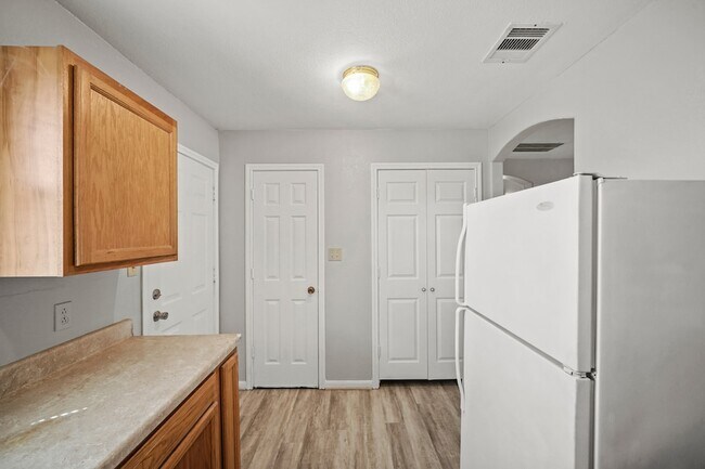 Building Photo - 4636 Mayflower St
