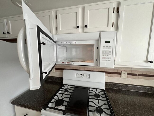 Building Photo - New 2 BR First Floor Condo in Wernersville, PA Available in June