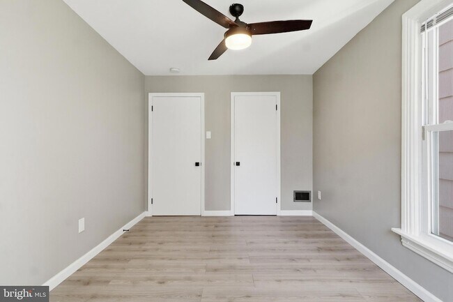 Building Photo - 219 3rd St