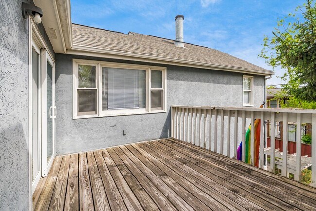 Building Photo - 1231 Indianola Ave