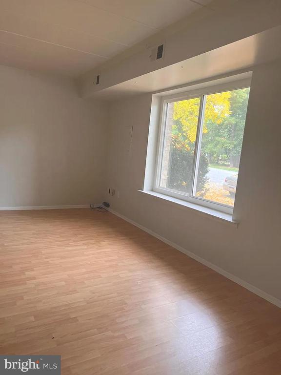 Building Photo - 207 Village Walk