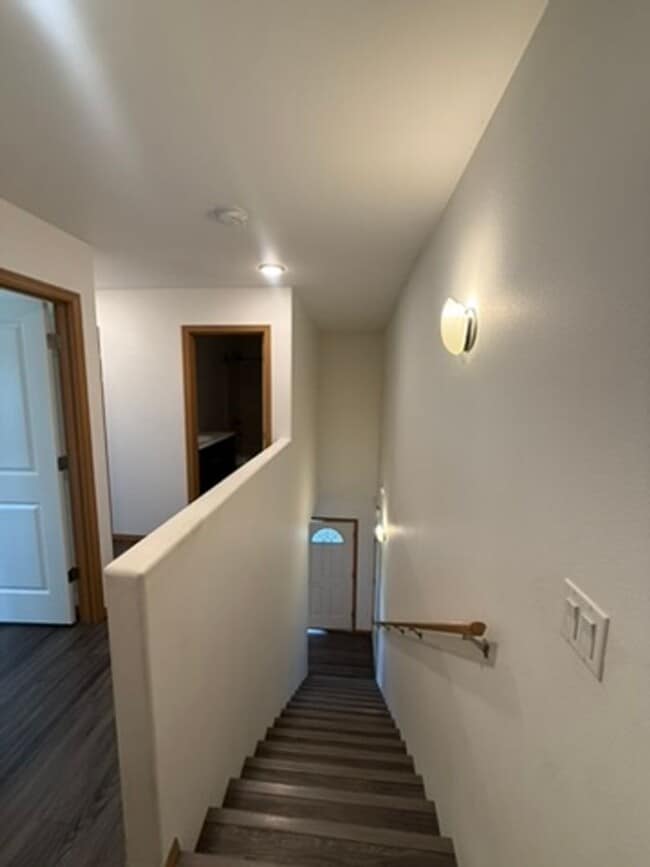 Building Photo - Modern 2-Bedroom Rental in North Pole!