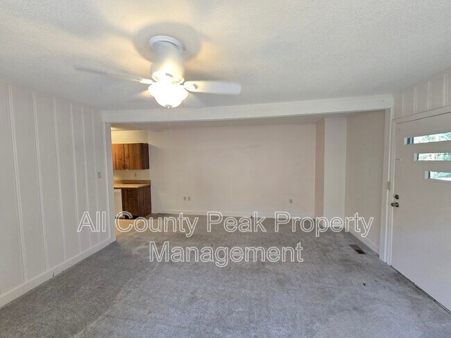 Building Photo - 10 Fountain Cir