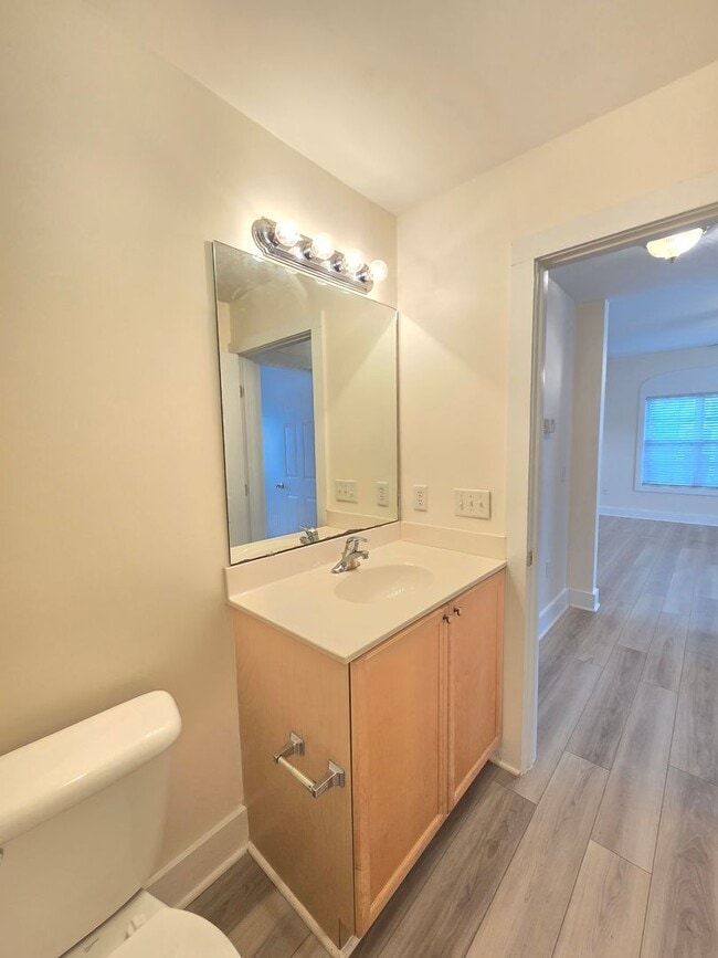 Building Photo - Trolley Path - MOVE IN SPECIAL - $500 OFF FIRST MONTH'S RENT - Minutes to Downtown WILM, Novant M...