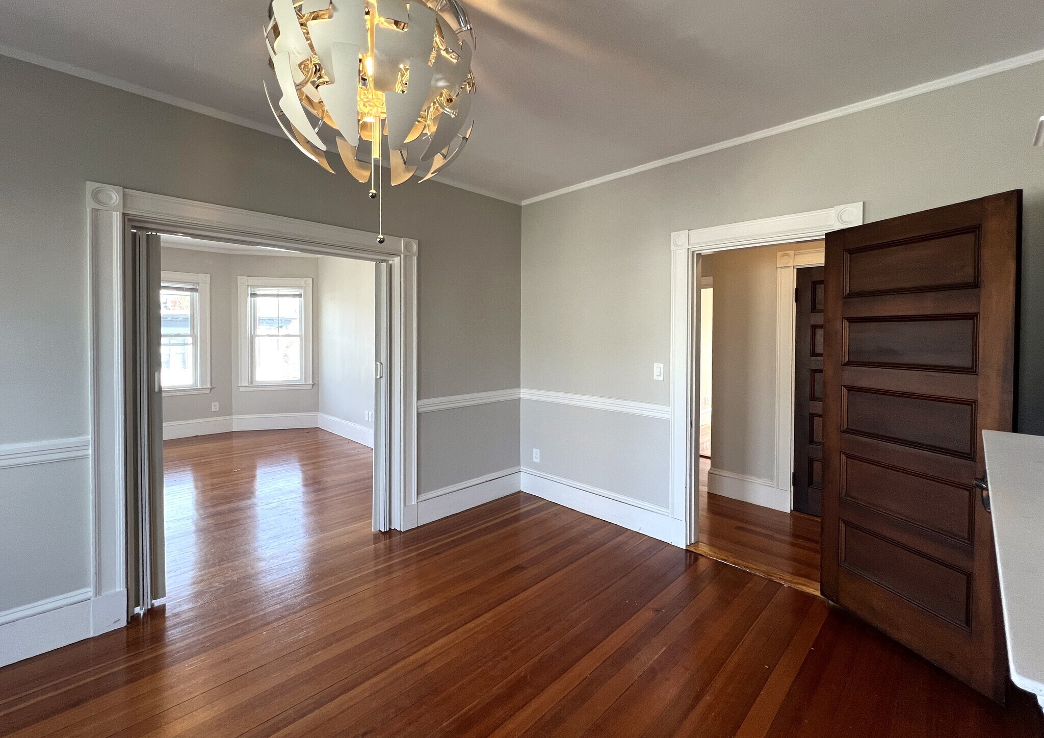 Building Photo - 107 Oxford St