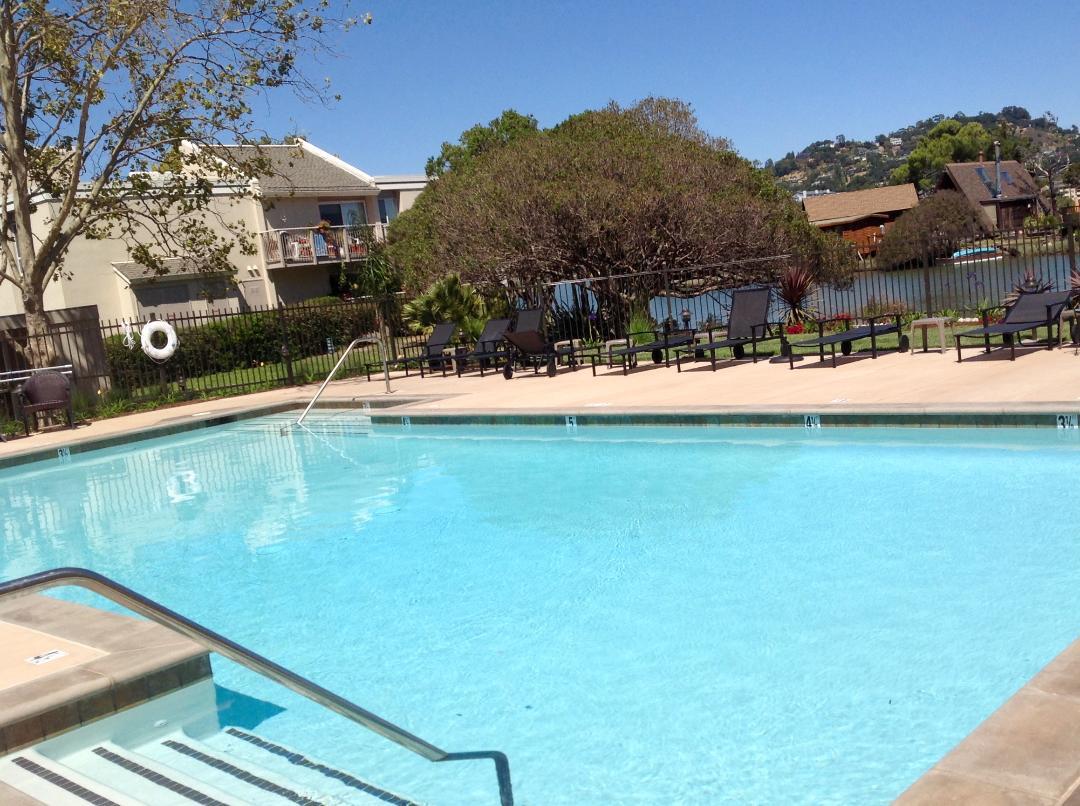 Building Photo - 396 Larkspur Plaza Dr