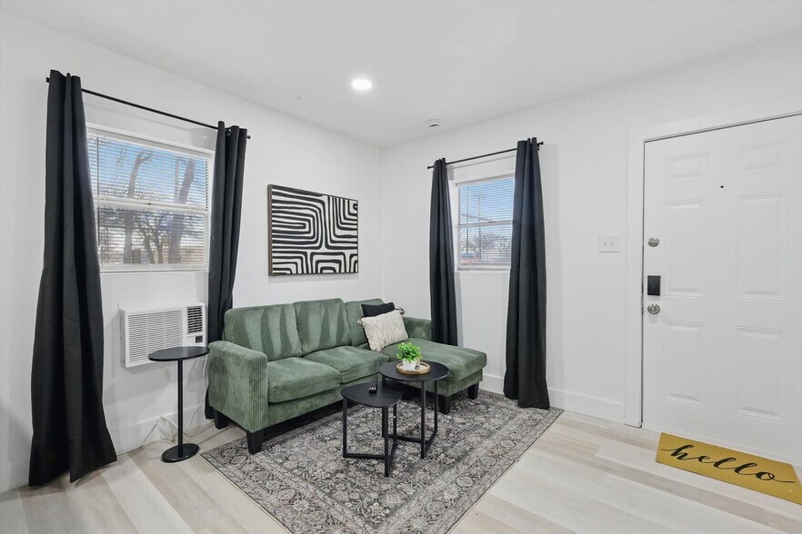 Building Photo - 2336 Minnie St