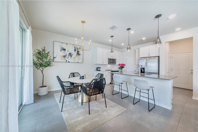 Building Photo - 5077 Eucalyptus Dr