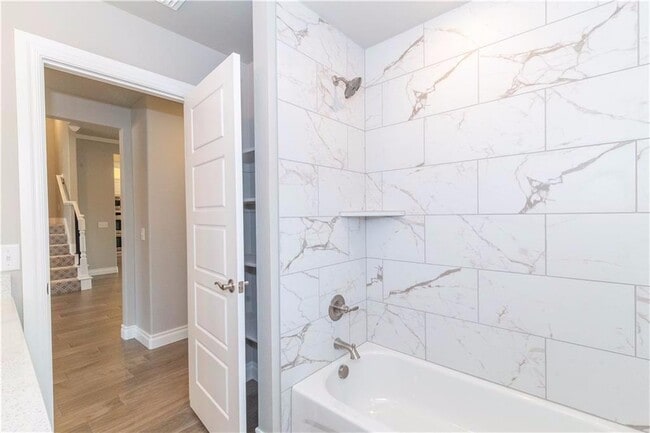 Building Photo - 3140 Drake Crest Dr