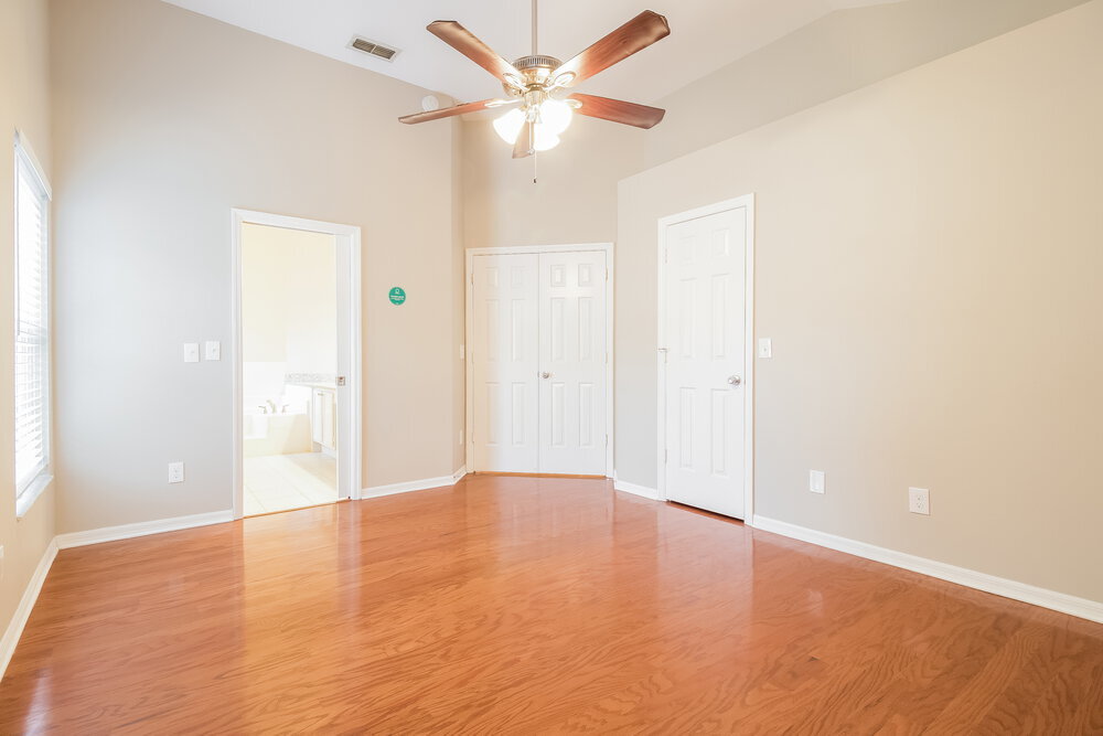 Building Photo - 1230 Glenmore Dr