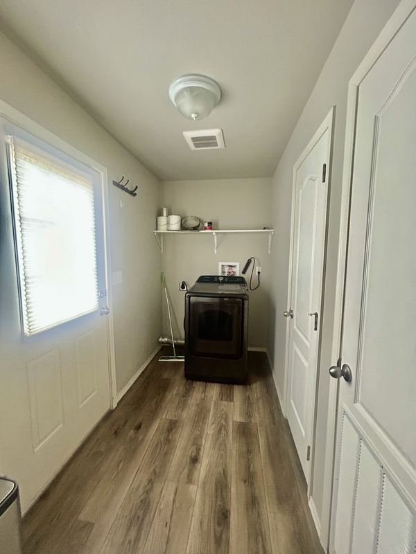 Building Photo - 8446 Sunrise Way