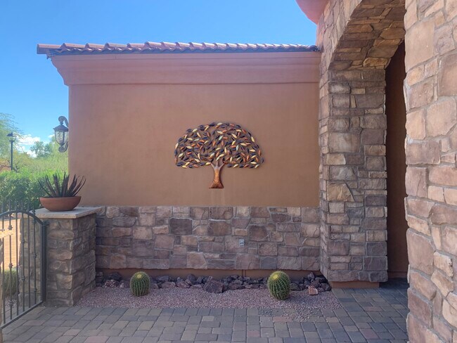 Stunning 3 bedroom, 2.5 bathroom Custom home for lease in beautiful Rio Verde! - 26446 N Avenida del Ray