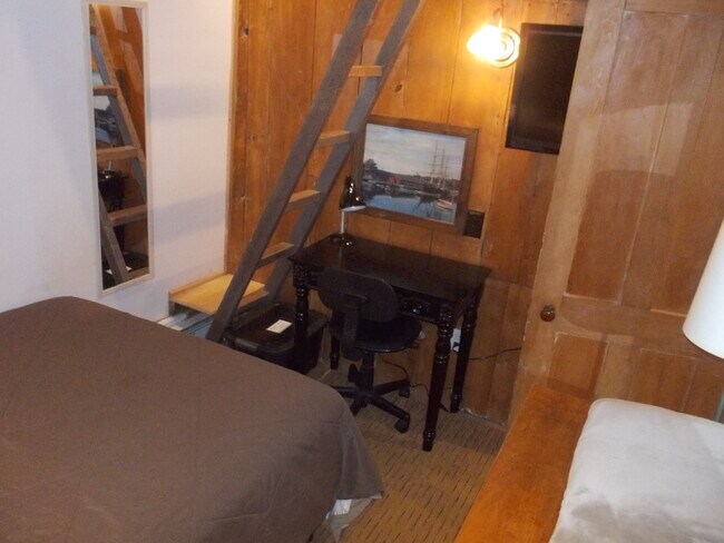 Building Photo - 256 Derby Ave