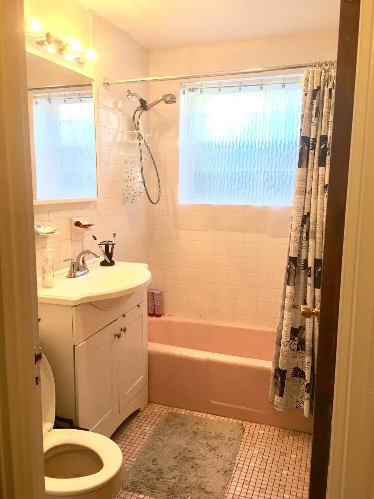 Bathroom - 8 Robinwood Avenue