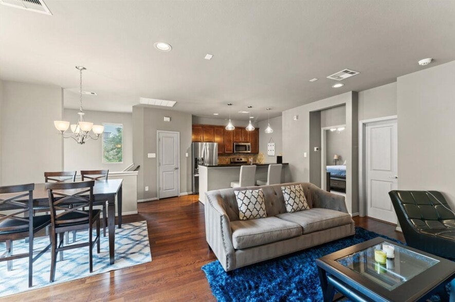 Building Photo - 235 N Lenox St