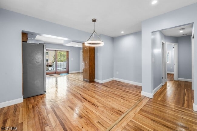 Building Photo - 12 Roosevelt Ave