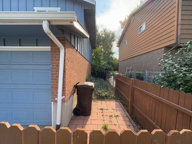 Building Photo - BEAUTIFUL 4 Bed 3 Bath Single Family Home In Boulder!