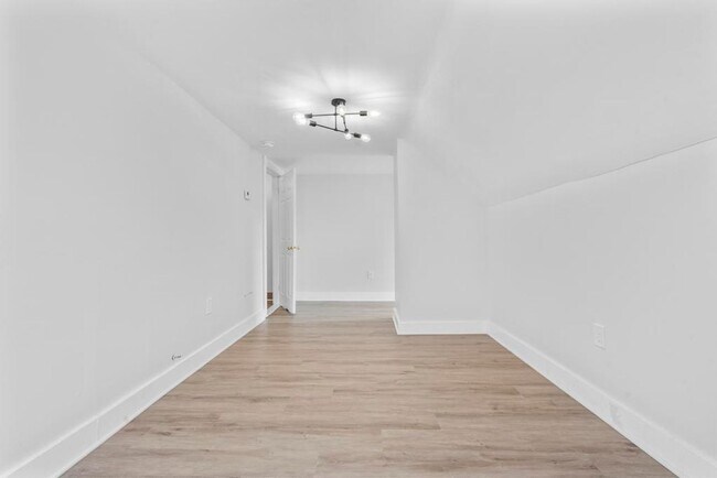 Building Photo - 30 Anthony St