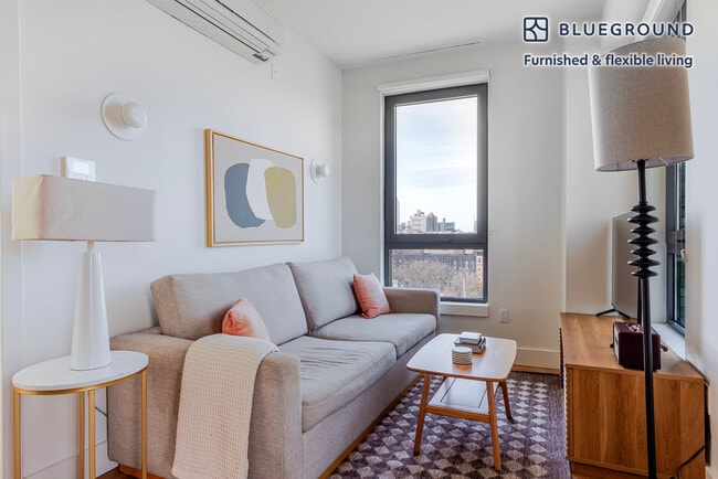 Building Photo - 130 Hope St