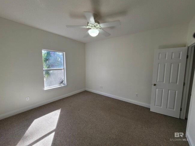 Building Photo - 645 E 22nd Ave