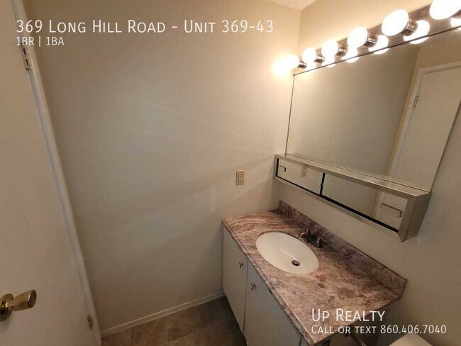 Building Photo - 369 Long Hill Rd