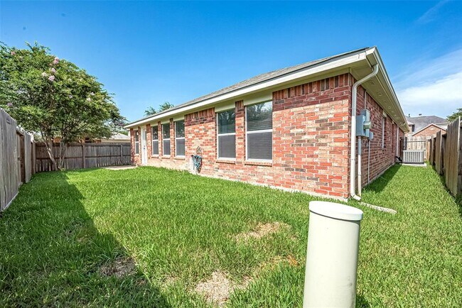 Building Photo - 2819 Lakecrest Way Dr