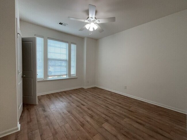 Building Photo - 3084 Adventure Way