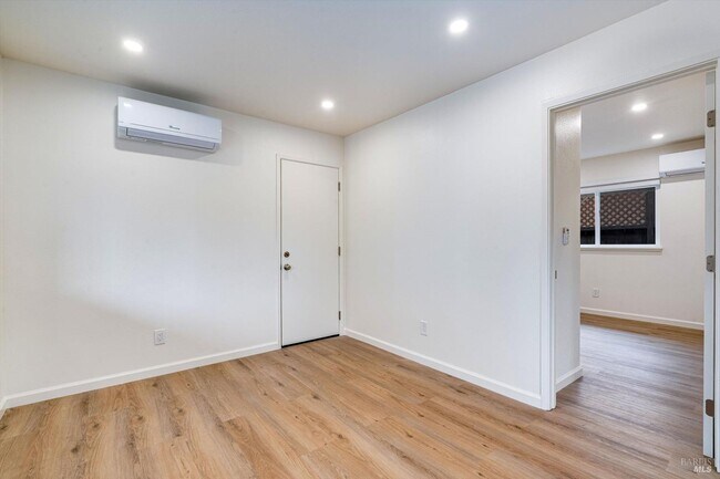 Building Photo - 310 Boyce St