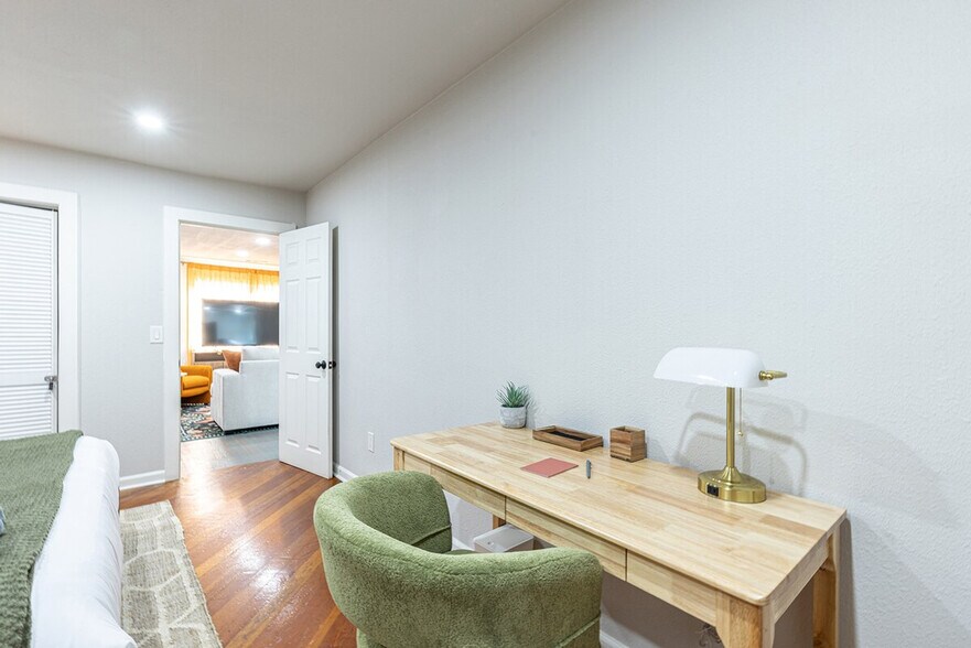 Building Photo - 839 Patchett St