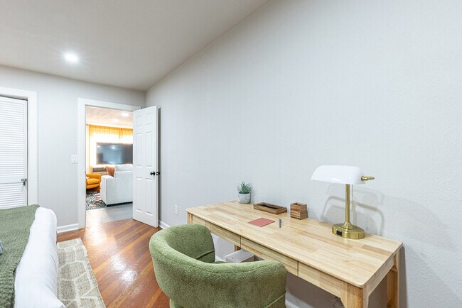 Building Photo - 839 Patchett St