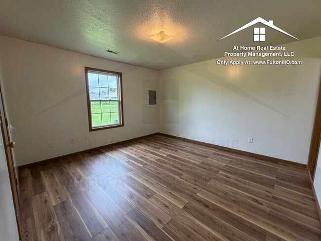 Building Photo - Gates Boulevard 2633–2635 Duplex