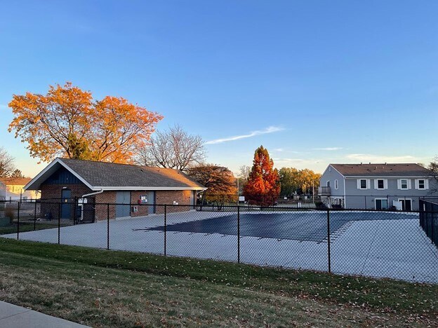 Building Photo - 1015 Newport Hbr