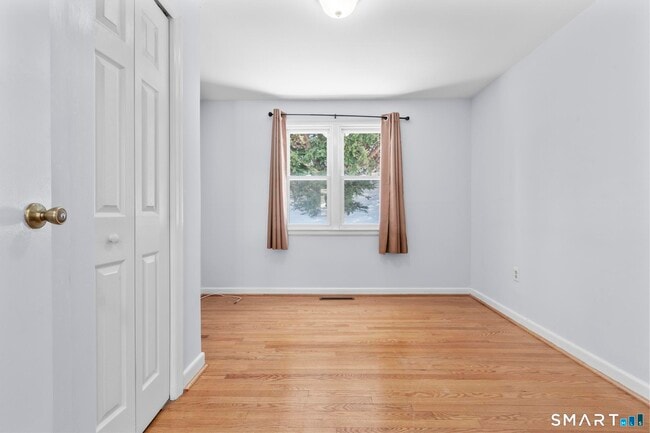 Building Photo - 338 Kenwood Ave