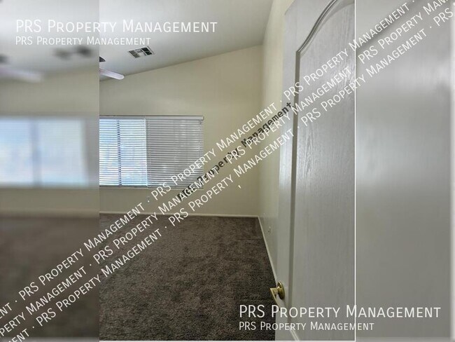 Building Photo - 1744 E Robin Ln