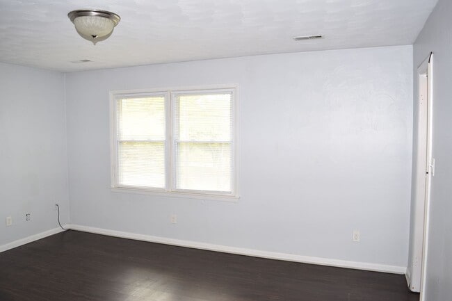 Building Photo - 215 Settlers Landing Road