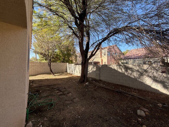 Building Photo - Beautiful 3 Bedroom 2 Bath Single Story Three Bedroom in Spring Mountain Ranch!