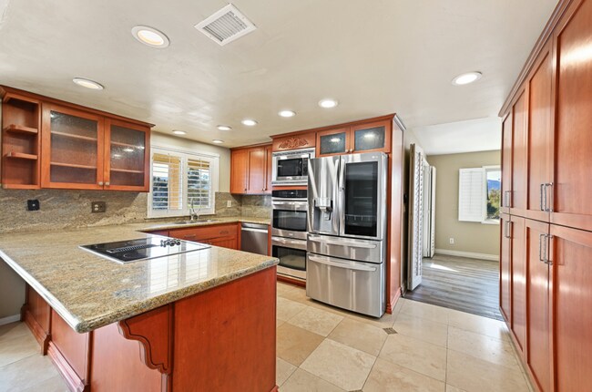 Building Photo - Gorgeous 3BD/3BA Home on a Golf-Course with Expansive Mountain Views! $5,000/mo