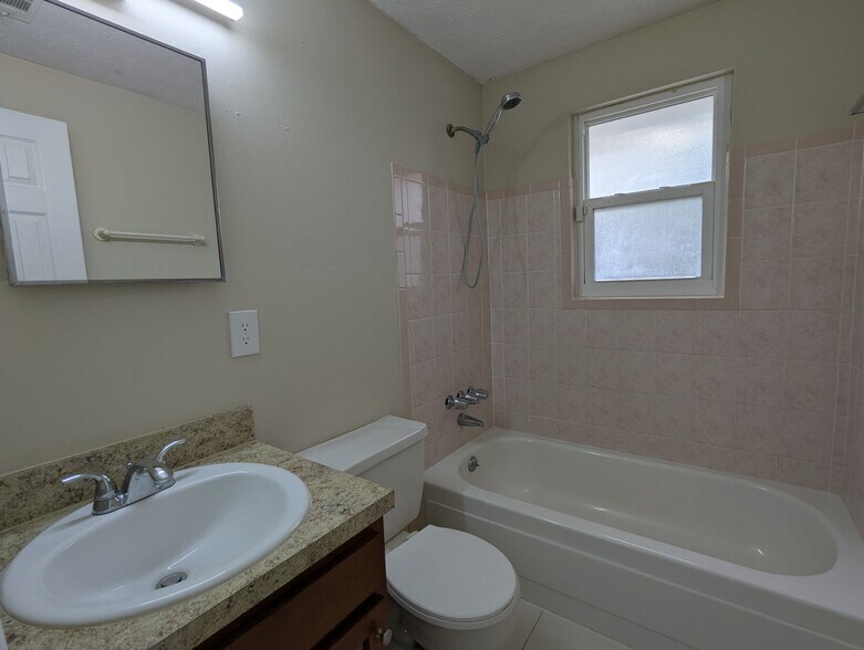 Building Photo - 5127 Acoma Ave