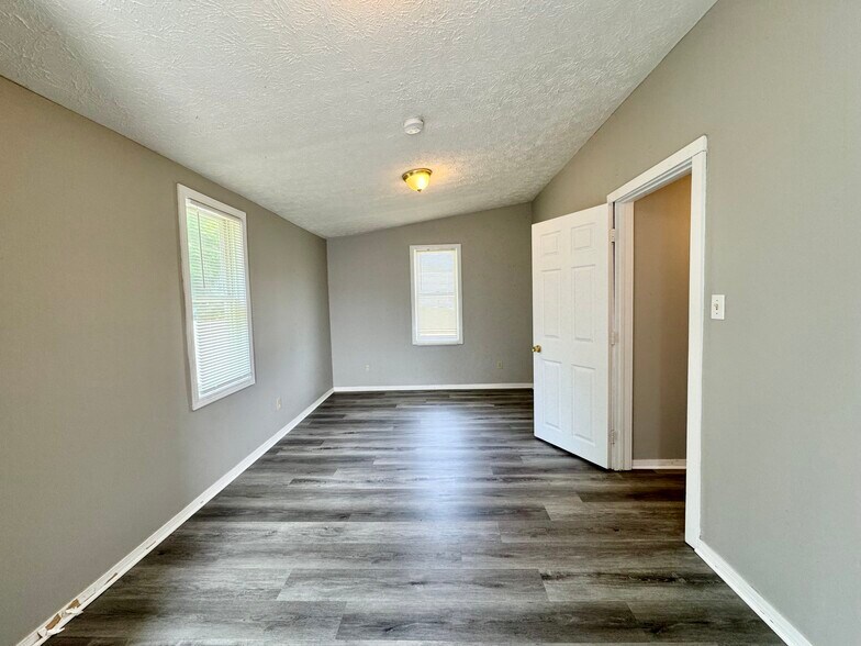 Building Photo - 1591 Bauer Blvd