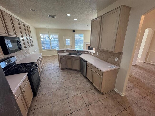 Building Photo - 19043 Country Square Dr