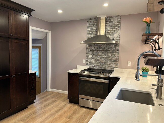 Building Photo - Brick Ranch for Rent in Mayfield HTS walking distance to Golden Gate Plaza