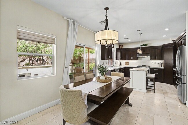 Building Photo - 2025 Shining Feather Ln