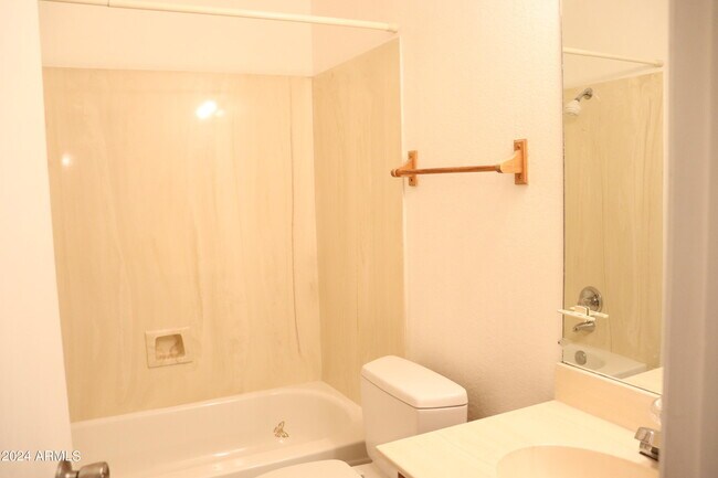 Building Photo - 4511 Buena Loma Way