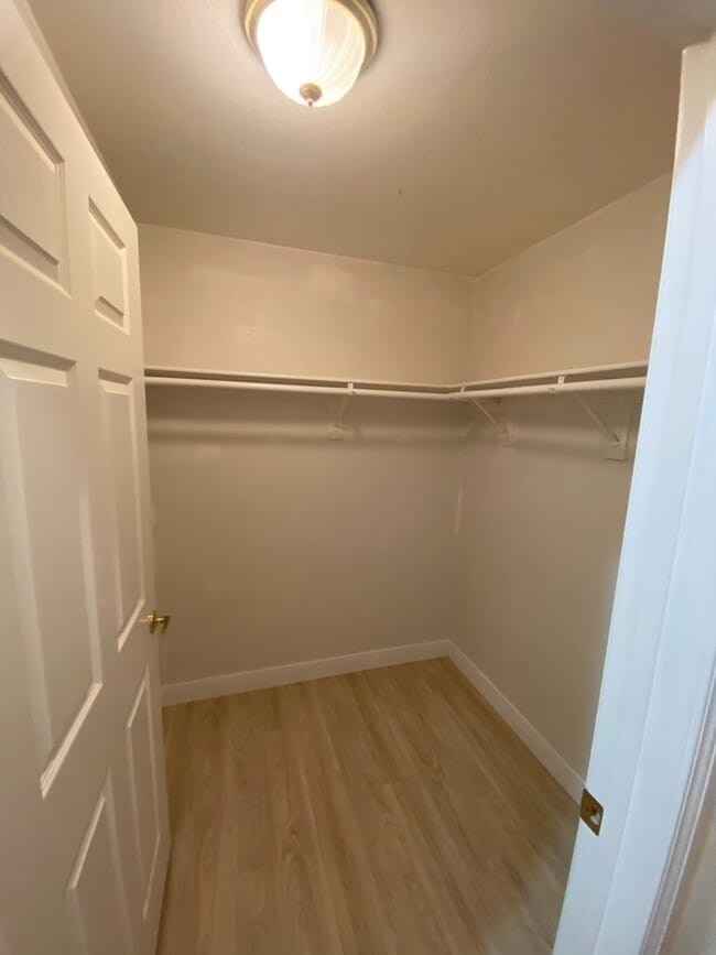 Building Photo - 1ST FLOOR 2 BED, 2 BATH CONDO, GATED COMMU...