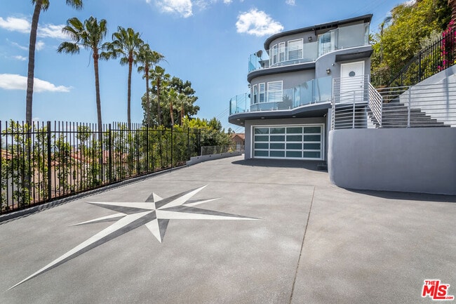 Building Photo - 1541 Selma Dr