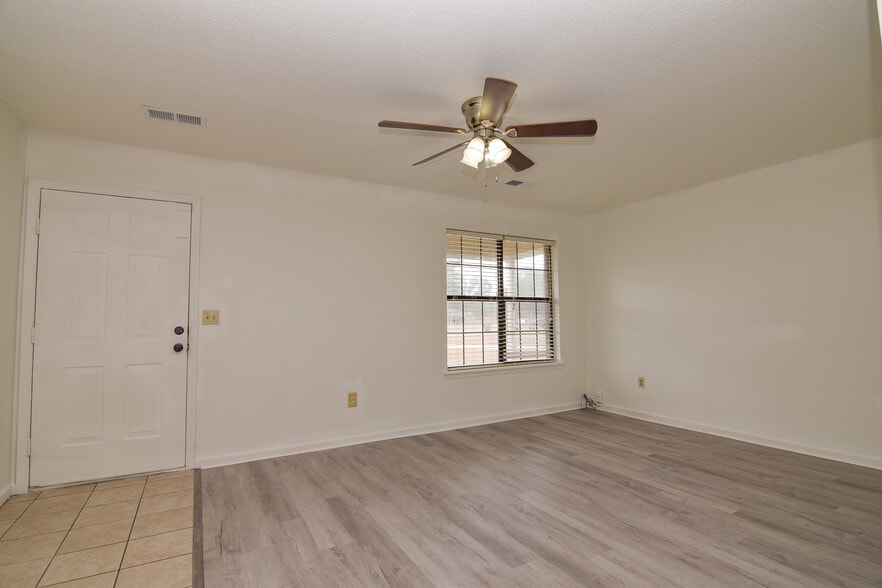 Building Photo - 115 Ashwood Ct