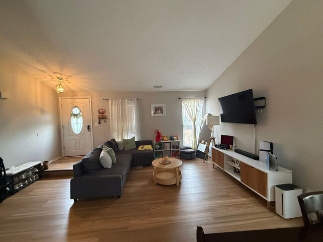 Building Photo - Charming 3-Bed, 2.5-Bath Home! "ASK ABOUT OUR ZERO DEPOSIT"